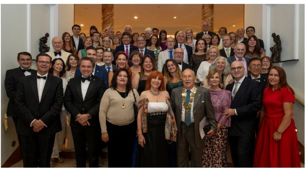 El Rotary Club Madrid Serrano celebra su tradicional Cena de Cambio de Collares e inicia un nuevo año rotario bajo la presidencia de la periodista Karmen Garrido